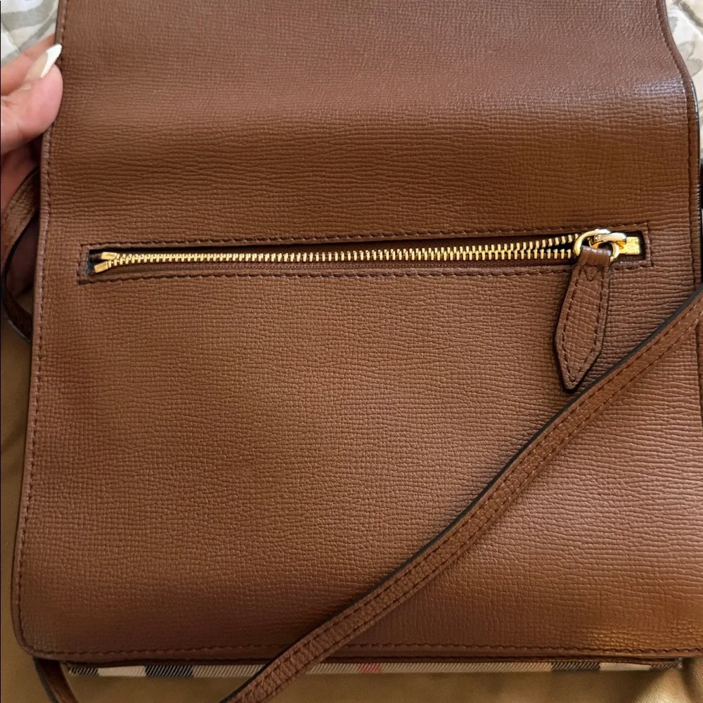 Burberry Maroon and Tan Leather Interior - Picture 9 of 13